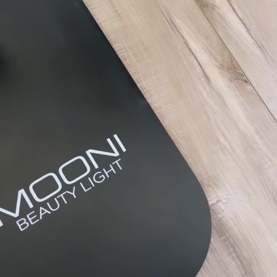 Video showing how to use the Mooni Professional Beauty Light