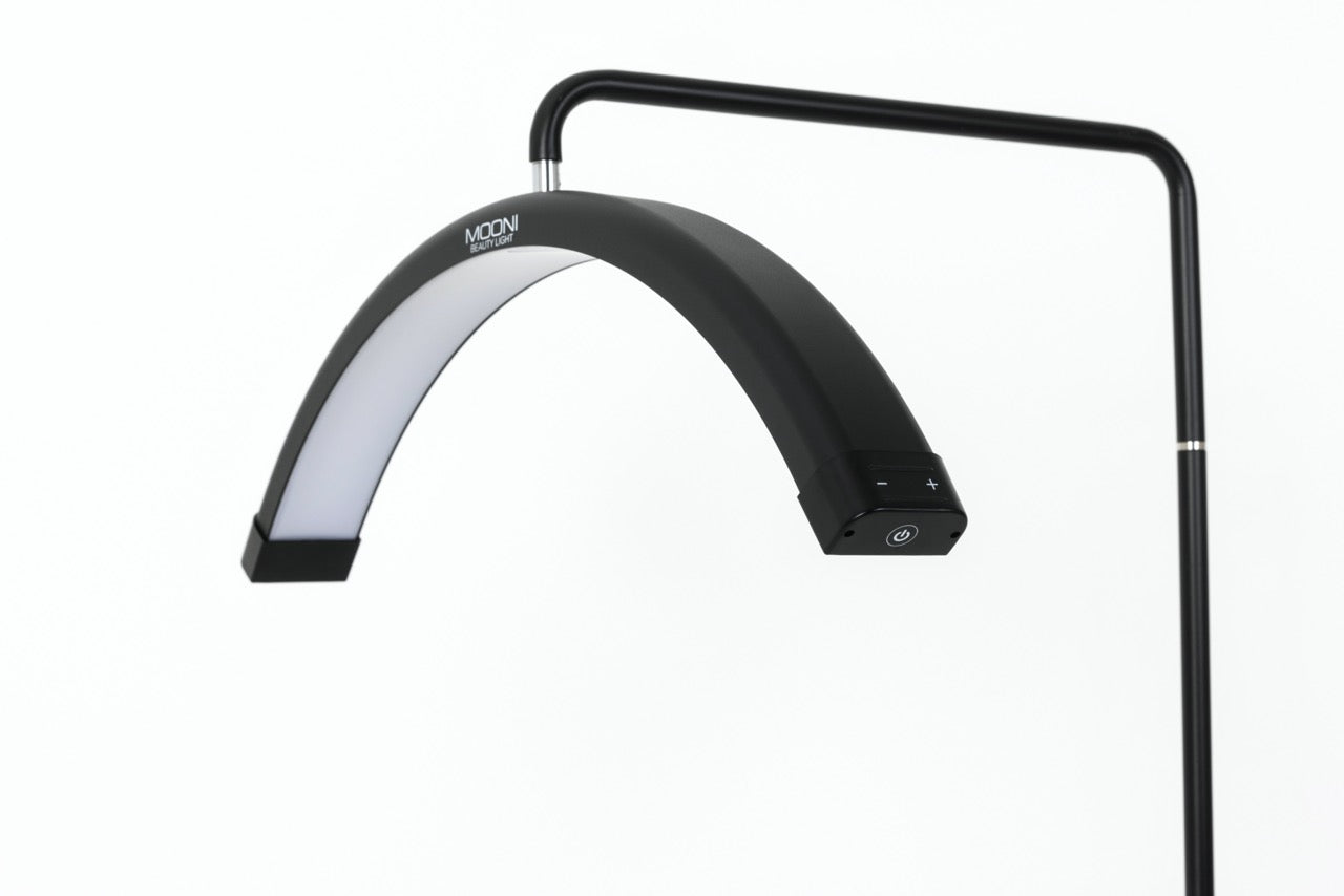 close up of the curve shaped beauty light for professional beauty and make up artists